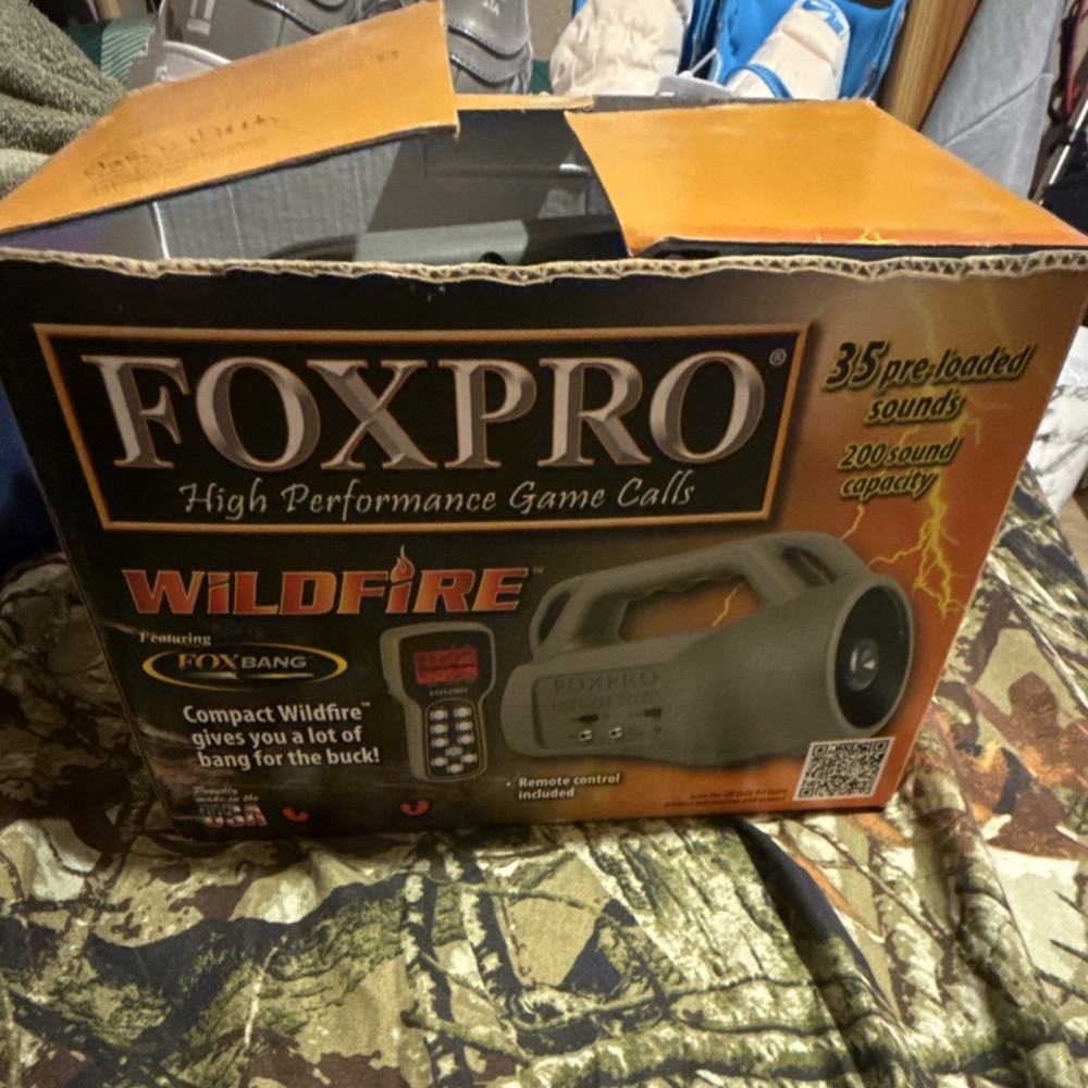 FOXPRO Wildfire Electronic Predator Call with Remote, 35 Sounds, Gray