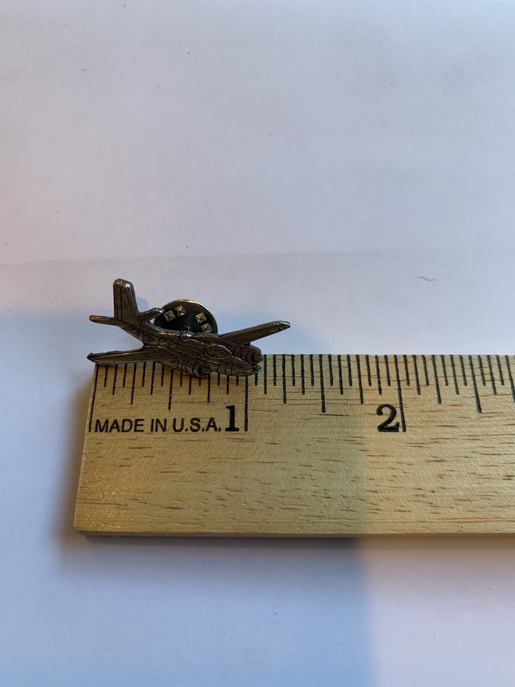 Airplane tie tack or hat pin