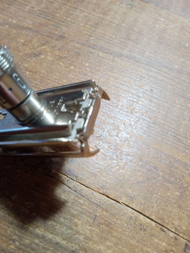 VINTAGE GILLETTE BLACK HANDLE SLIM ADJUSTABLE DATE CODE S-1 GOOD CONDITION 1972