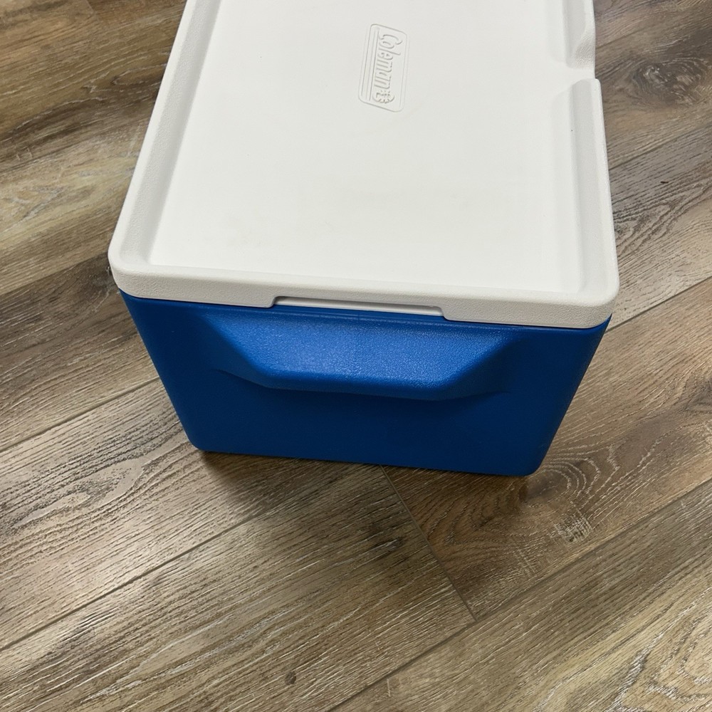 Coleman Party Stacker Cooler Model 9223 Stackable 48 Cans Blue White