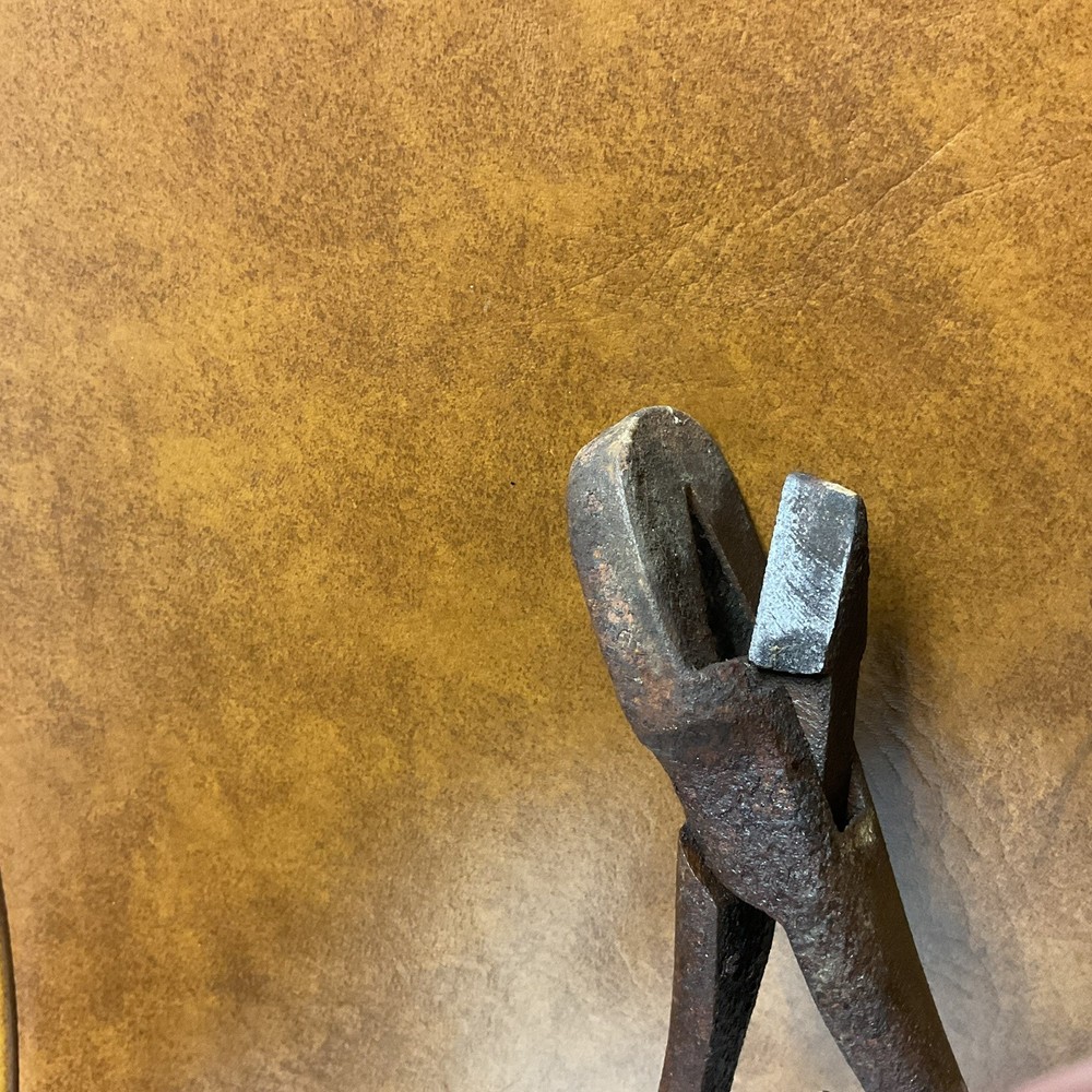 Vintage Cattle Ear Notcher. Good , Rusty. Works.