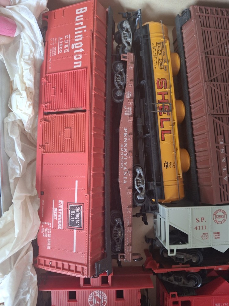 Vintage HO . Train Sets In Original Boxes Extra Tracks,universal Power Master.