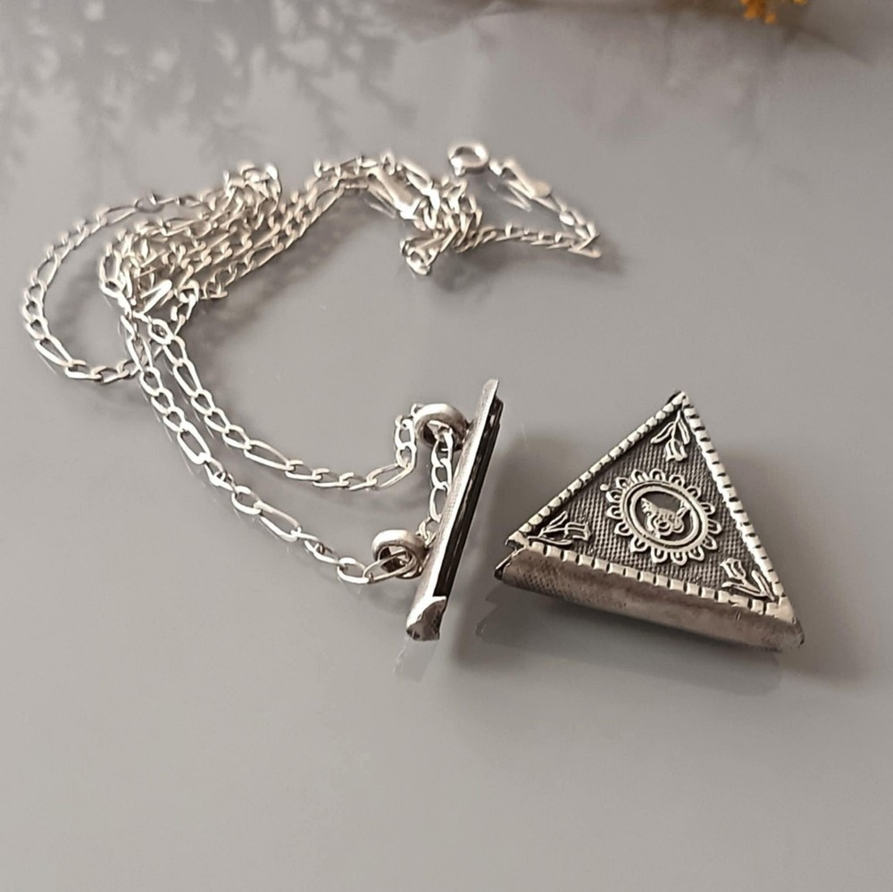 Vintage snuff box silver pendant