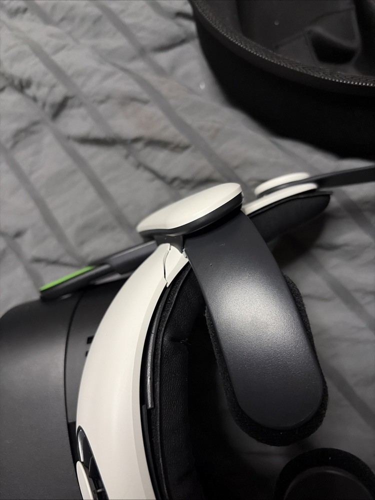 Meta Quest 3s Xbox Edition (With Carrying Case)