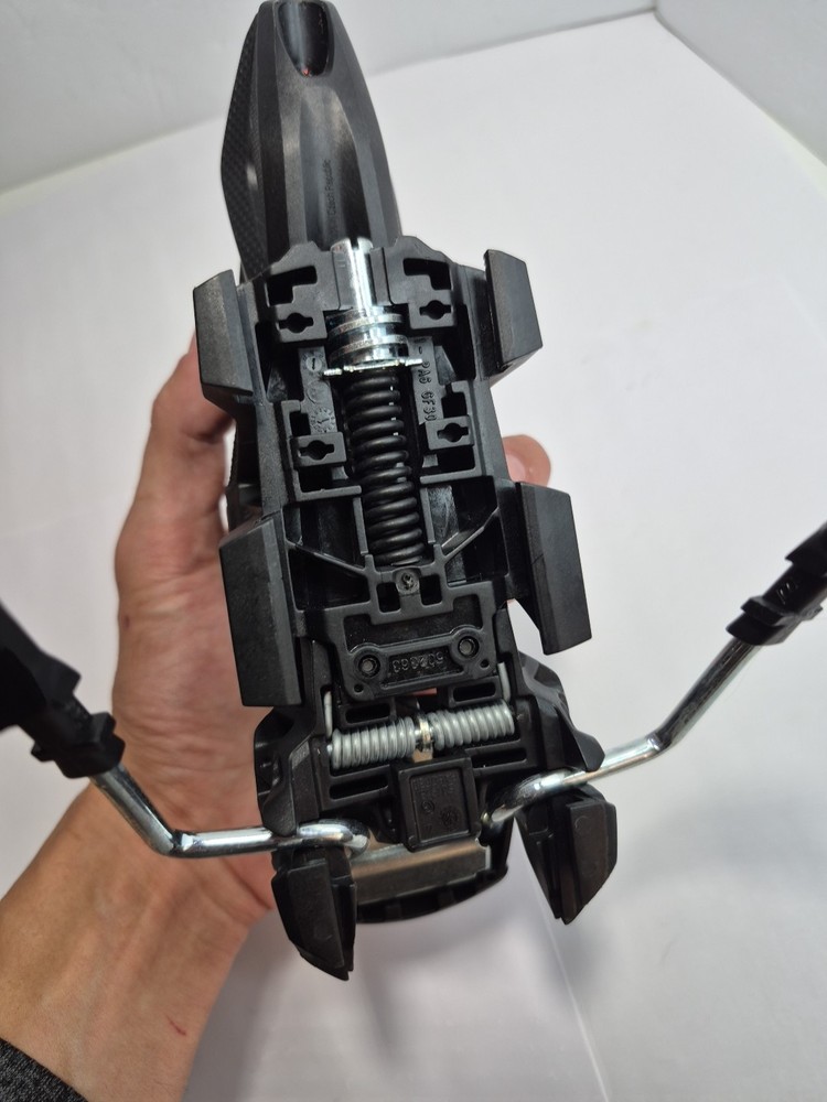 MARKER GRIFFON SKI BRINDINGS PART ONLY - MISSING ATTACHMENT -