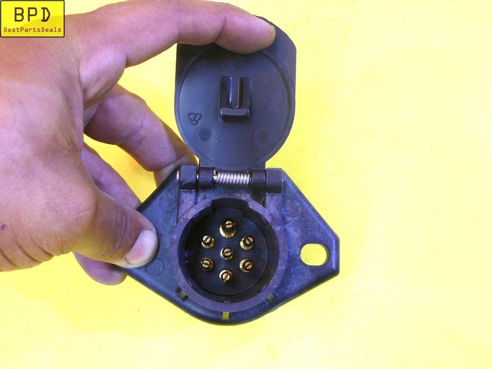 PHILLIPS Sta-Dry Ring 7 Way 2-Hole Bullet Termination Split Pin Socket 16-724