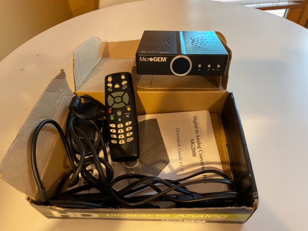 MicroGEM HD Digital to Analog Receiver-Never Used-Includes Cables/Remote/Manual