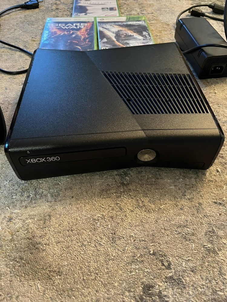 Microsoft XBox 360 S Slim 250GB Black Video Game Console System 360S Bundle