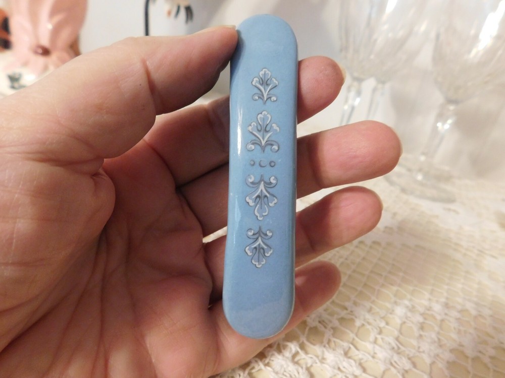 AMEROCK BLUE PAINTED CERAMIC DRAWER PULL, 3 3/4" WIDE,3CC, BP937-CB1