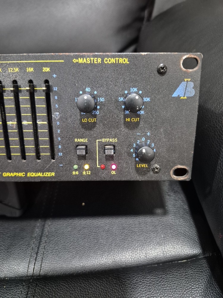 AB International Model 131 Graphic Equalizer Rack Unit Model 131LT