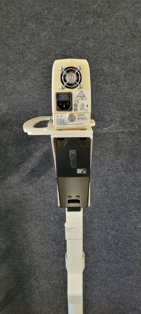WELCH ALLYN LIGHT SOURCE WITH STAND