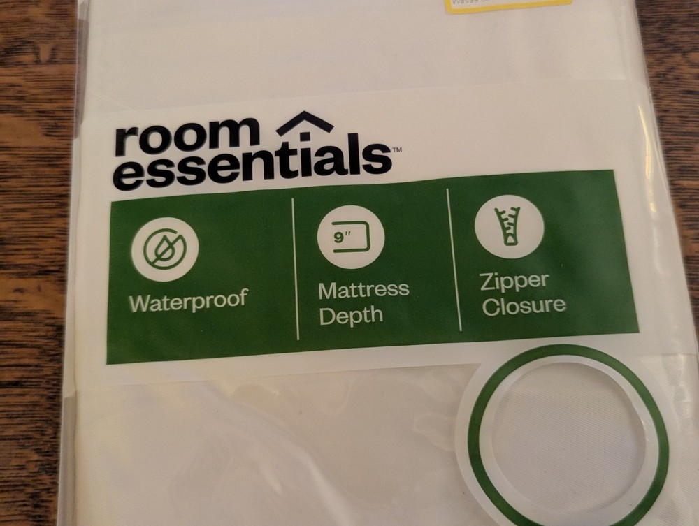 Zippered Waterproof Twin Mattrss Protector Room Essentials New