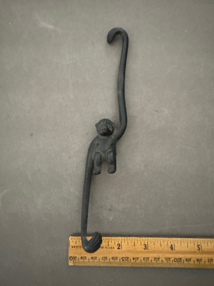 CAST IRON MONKEY HOOK HANGER