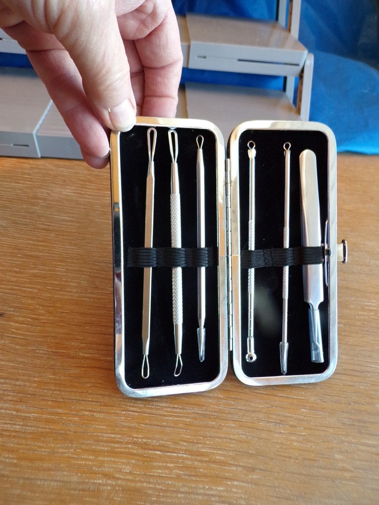 6-Pc JPNK Professional Clear Solution Blackhead Remover Tools in a Leather Case