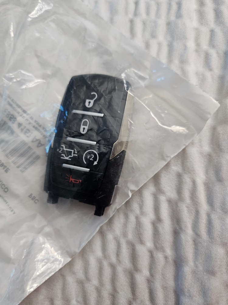 Keyless Entry Transmitter Mopar 68291693AE