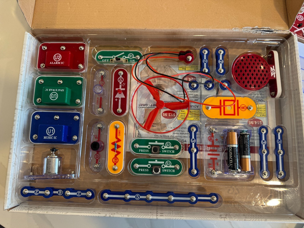 Snap Circuits Jr. Electronics SC-100 + Upgrade Kit UC-30 + Cool Circuit COMPLETE