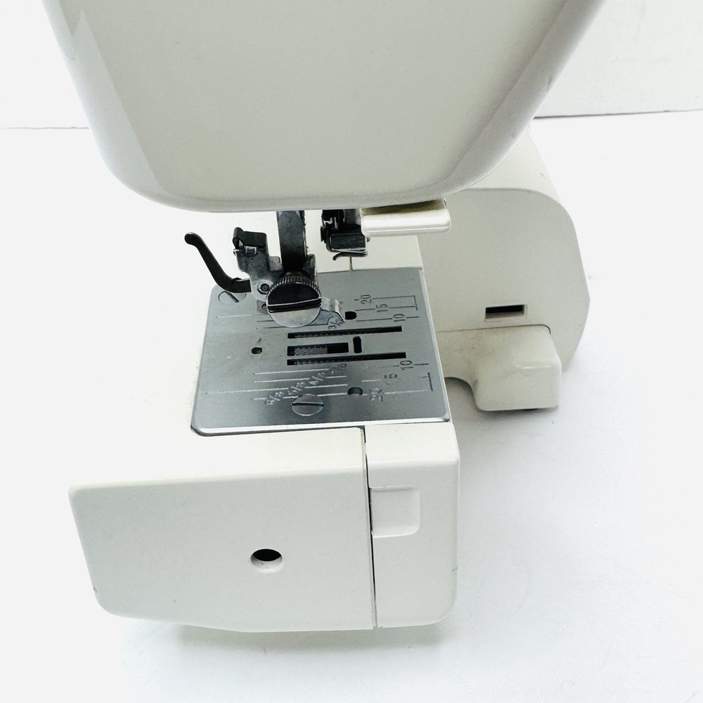 JANOME Sewing Machine 2003P With Pedal - Used