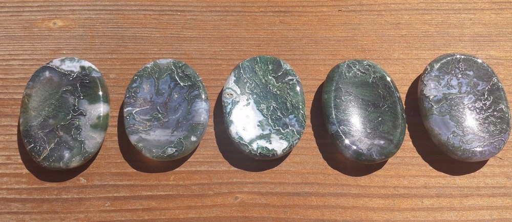 NATURAL MOSS AGATE GEMSTONE WORRY STONE (ONE)