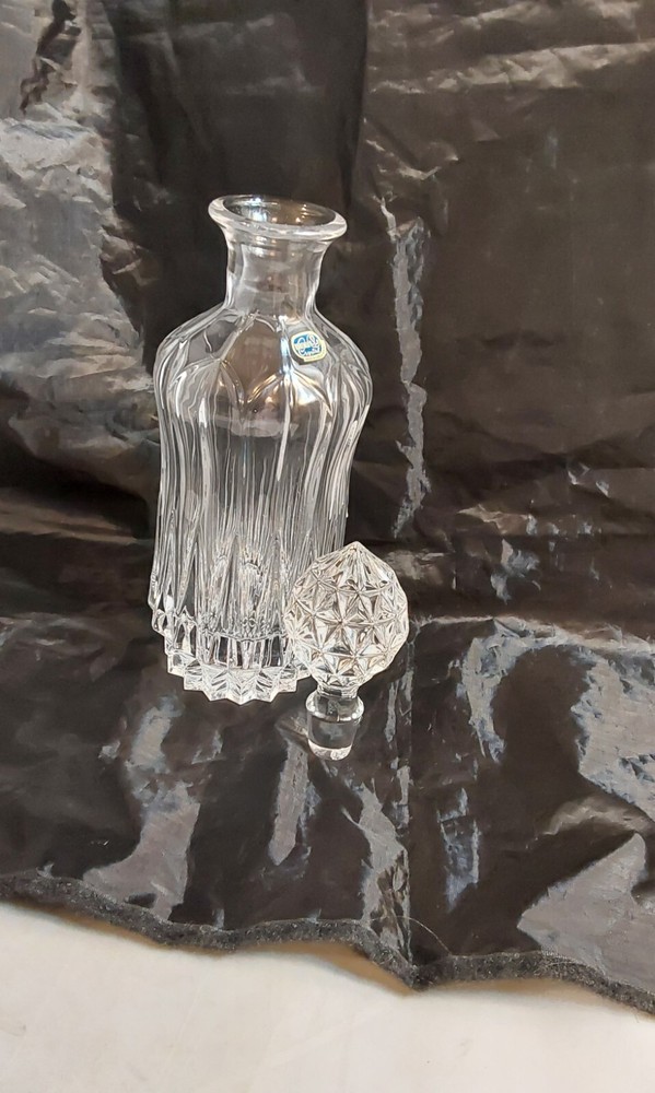 BOHEMIA CRYSTAL DIAMOND CUT WHISKY DECANTER BOTTLE