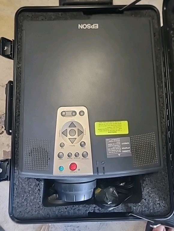 Epson EMP-7250 LCD Projector with Rolling Case