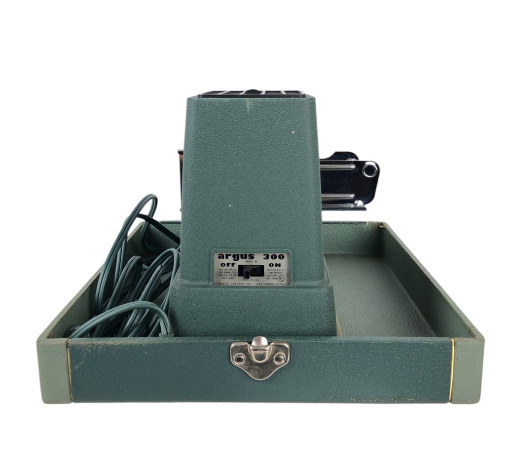 Argus 300 Vintage Slide Projector Working w/ Original Case