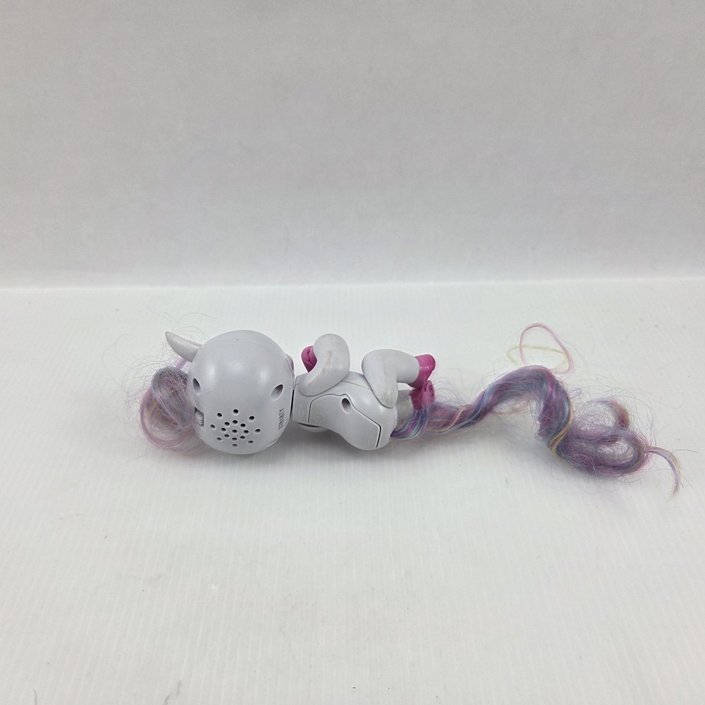 Fingerlings Electronic Interactive Happy Unicorn White with Rainbow Mane