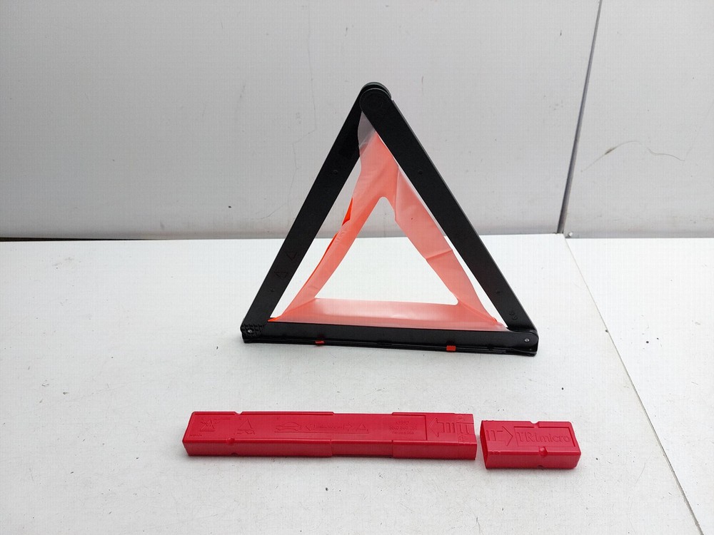 AUDI A6 C7 WARNING EMERGENCY TRIANGLE 8KO860251 2016