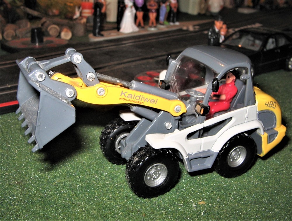 KDW 480 Mini-Wheel Loader - Kramer w/Operator 1/50 Die-cast LN