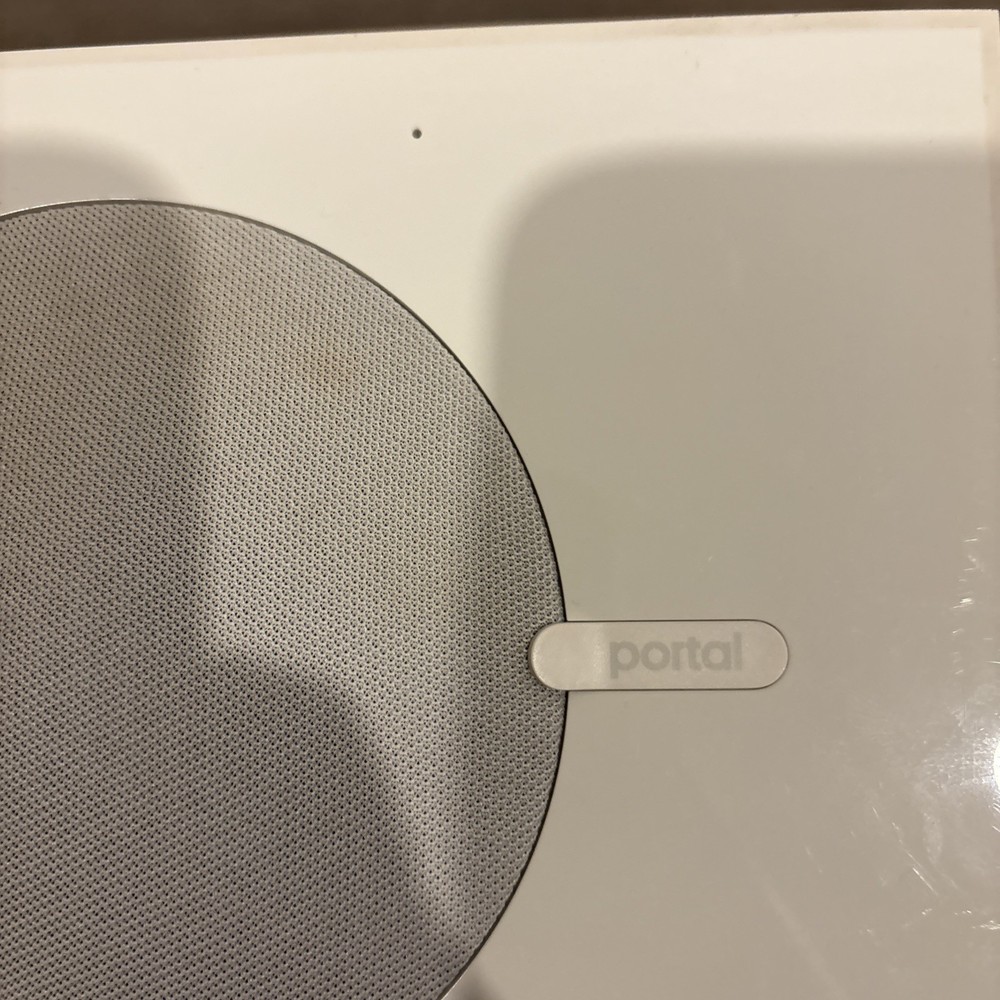Facebook Portal (2nd Generation) Smart Speaker 10" White -Tested/Working & Reset
