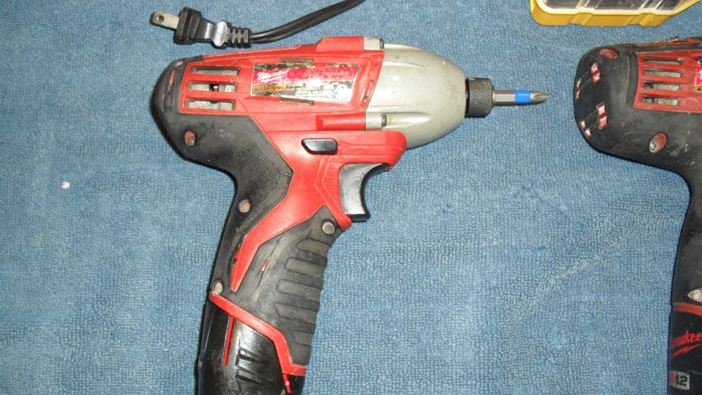 Milwaukee M12 Impact Driver with Battery