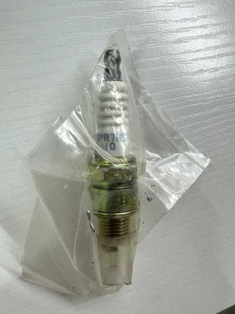 Johnson/Evinrude/OMC NGK Standard Spark Plug BPR7HS-10
