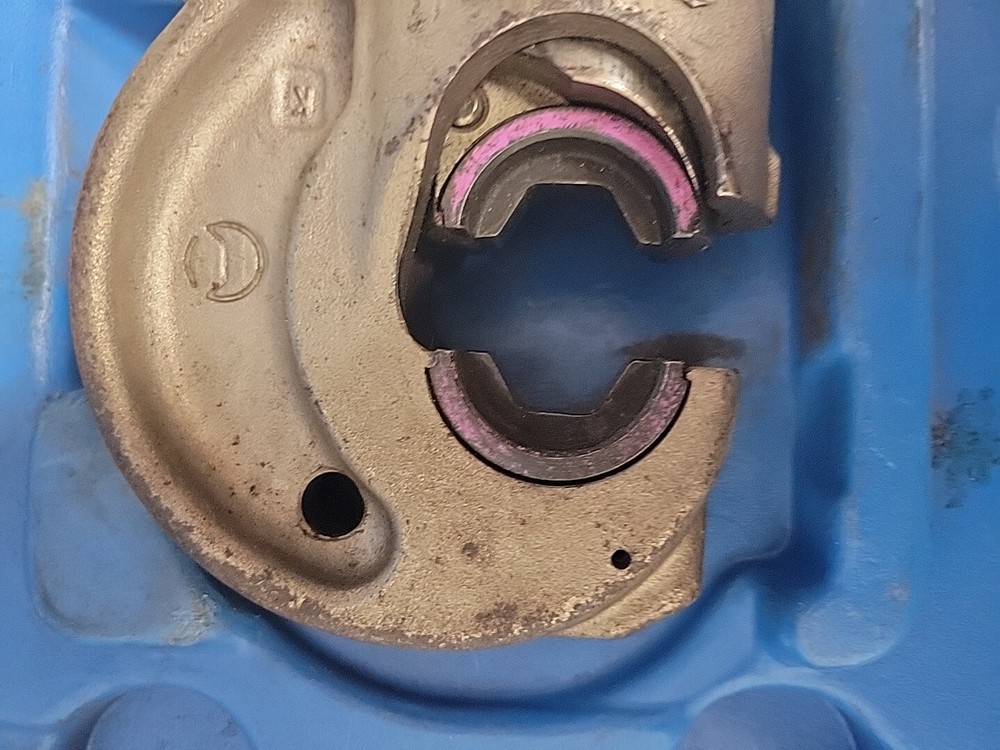 Cembre HT131-C Hydraulic Crimping Tool w/ Case