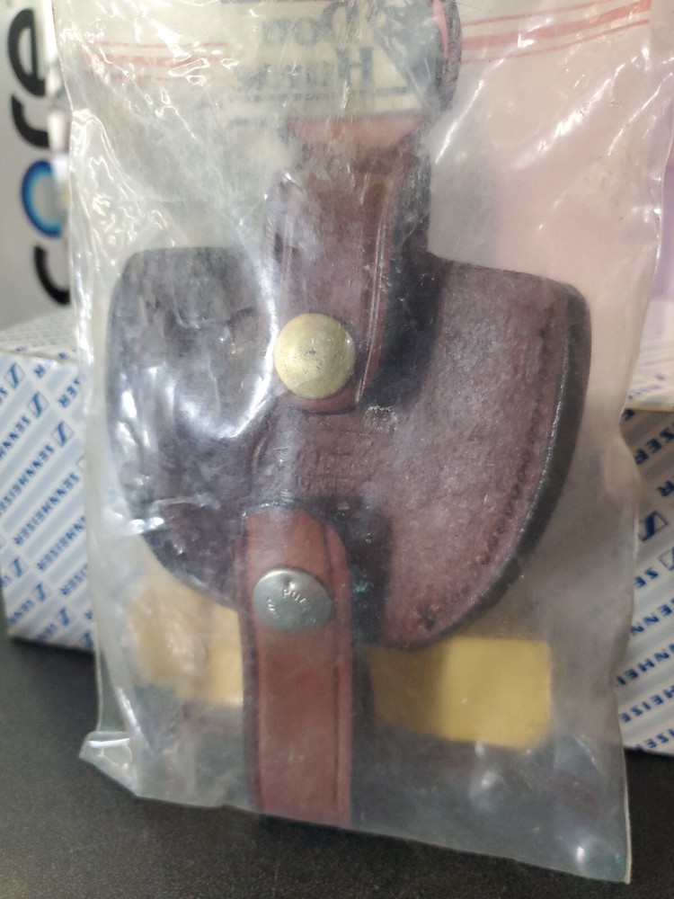 Don Hume Leathergoods SRS55 Cuff Case Pt, **Read Description**