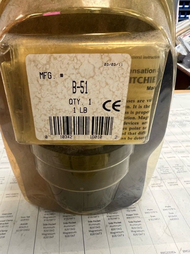 RITCHIE EXPLORER COMPASS B51 W/ BRACKET BLACK