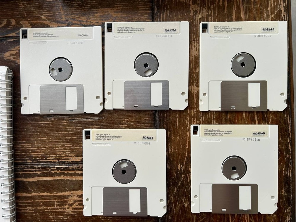 Macintosh AppleShare M0548/B Version 2.01. Vintage Apple software