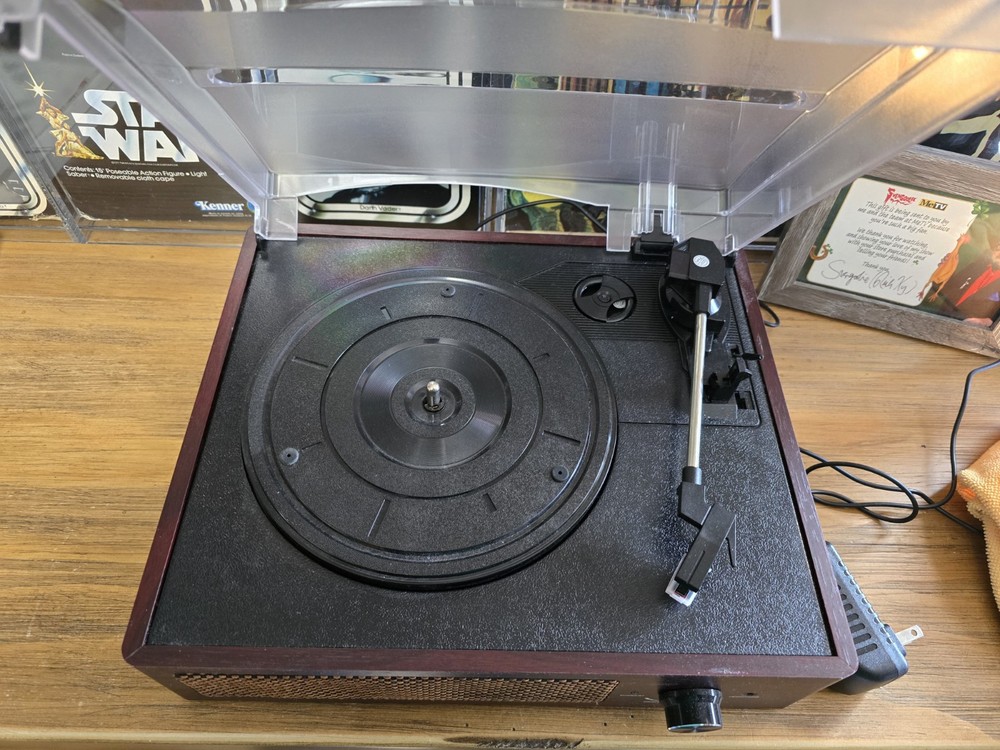 Vinyl Record Player Turntable with Built-in Bluetooth Receiver & 2 Stereo TESTED