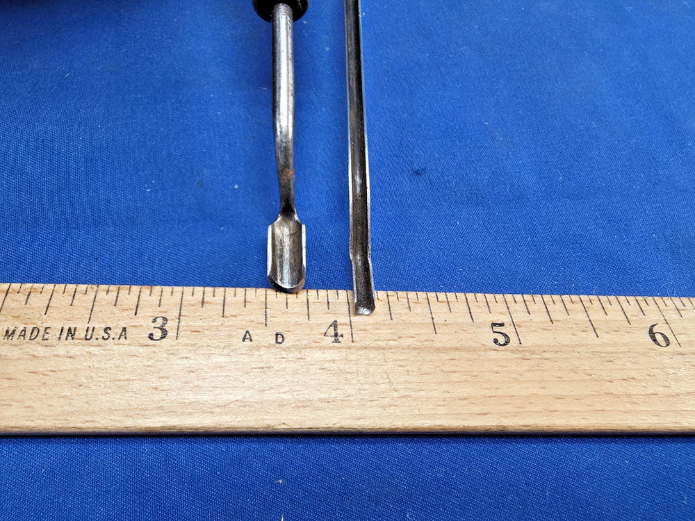 Pair of Small Front Bent Carving Tools - Gouges Chisels 1/8" & 1/4"