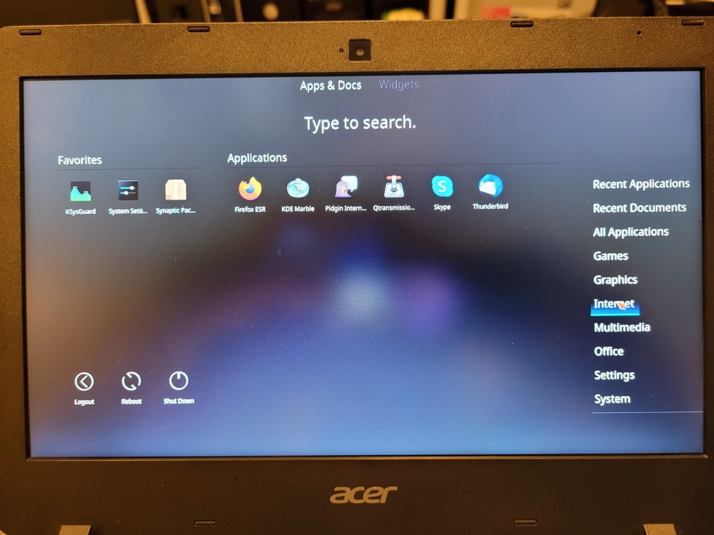 Netrunner Desktop Bootable on 16G USB Stick!