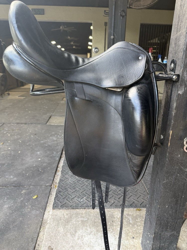 Custom Icon Star Dressage Saddle 18”