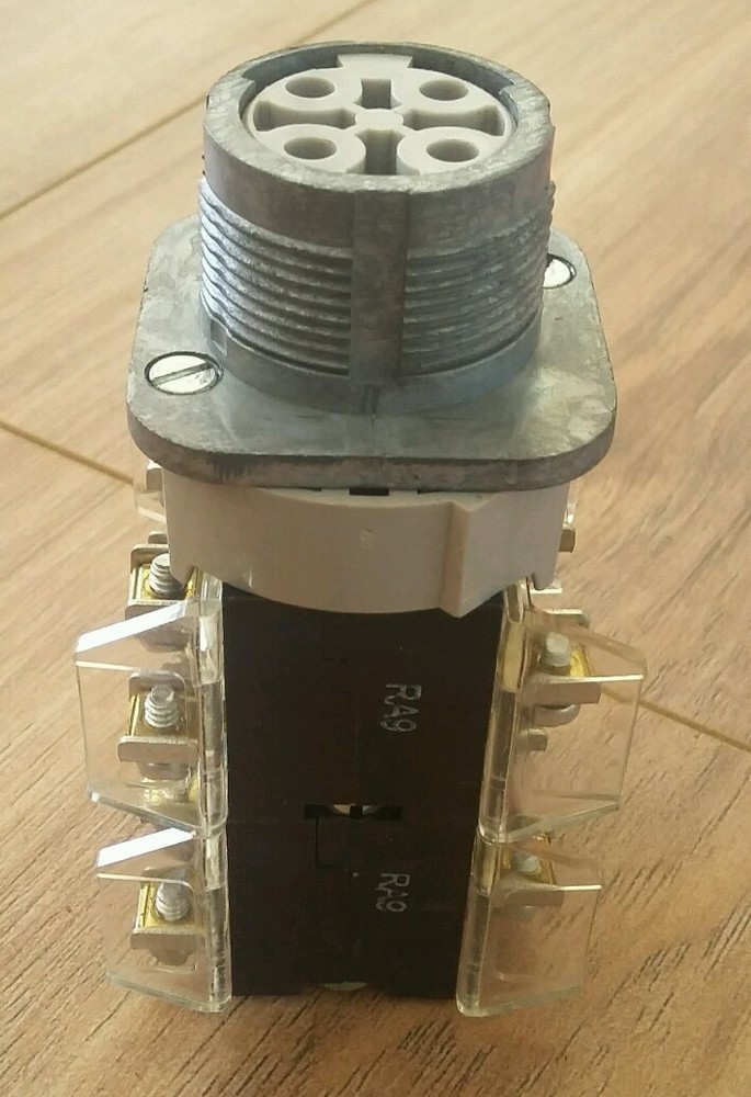 Allen Bradley Selector Switch 800T 30mm