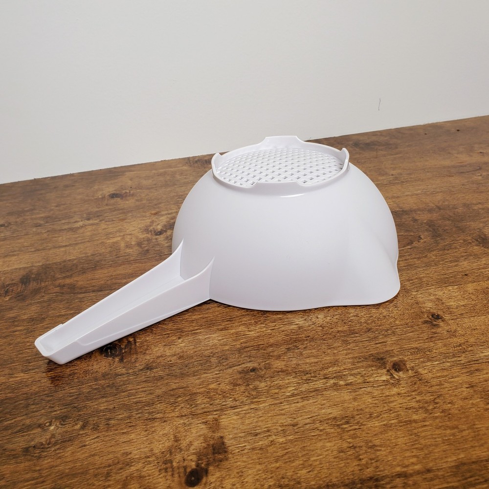 Tupperware Small Strainer Colander with Handle White 1 Quart