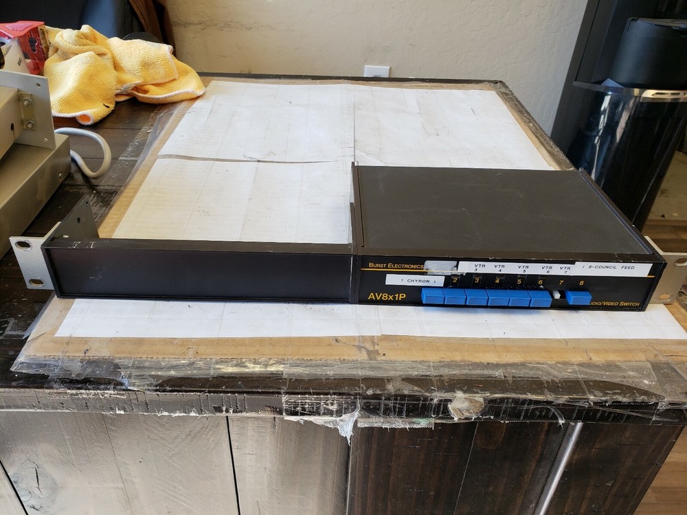 Burst Electronics Audio/Video switc,  model AV8x1P Missing one button, WORKS!!