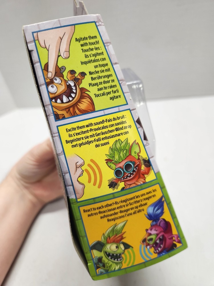 SCRITTERZ BATTYZ Interactive Jungle Creature Toy
