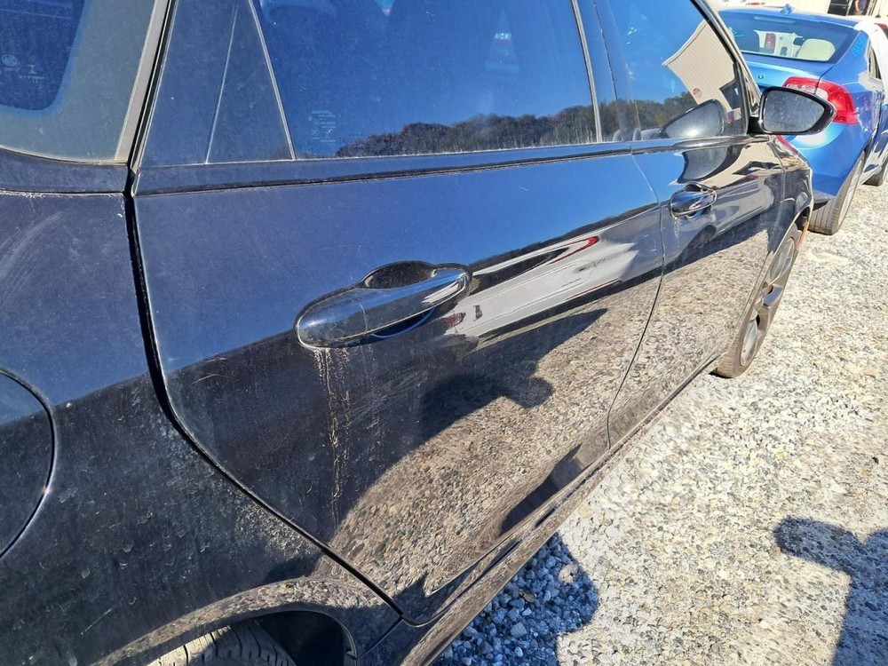 200       2015 Glove Box 4848667