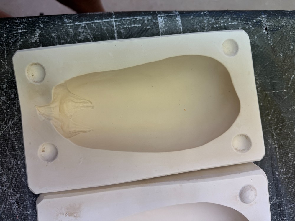 VINTAGE BOOTHE CERAMIC MOLD #702 EGGPLANT
