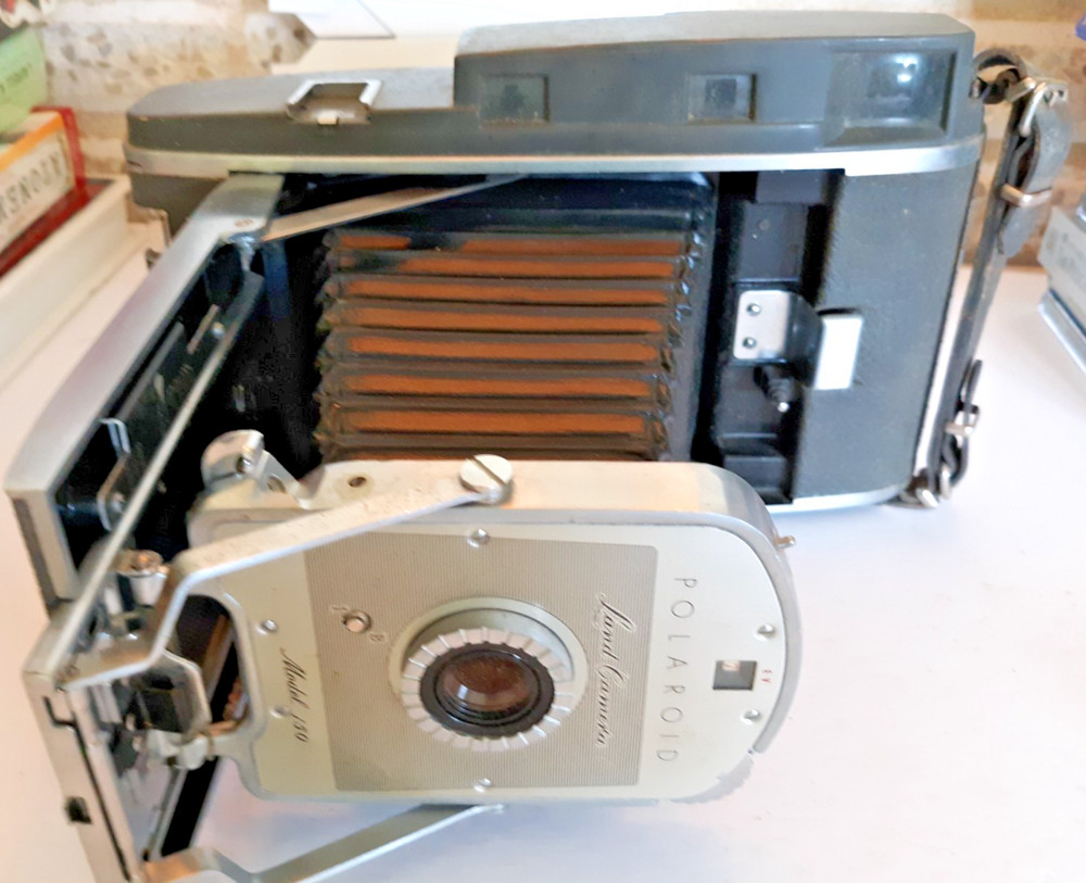 Polaroid Land Camera model 150 in box with 3 flashbulbs...untested