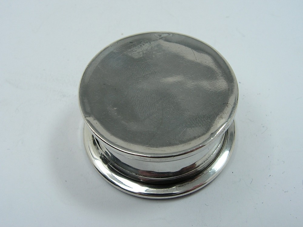 ANTIQUE TORTOISESHELL & PIQUE WORK SOLID STERLING SILVER SNUFF, PILL BOX 1918