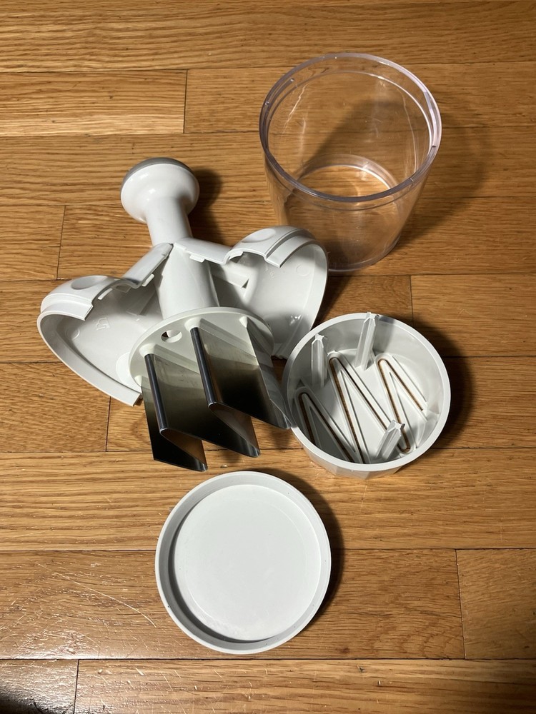 Pampered Chef Push Function Food Chopper - White