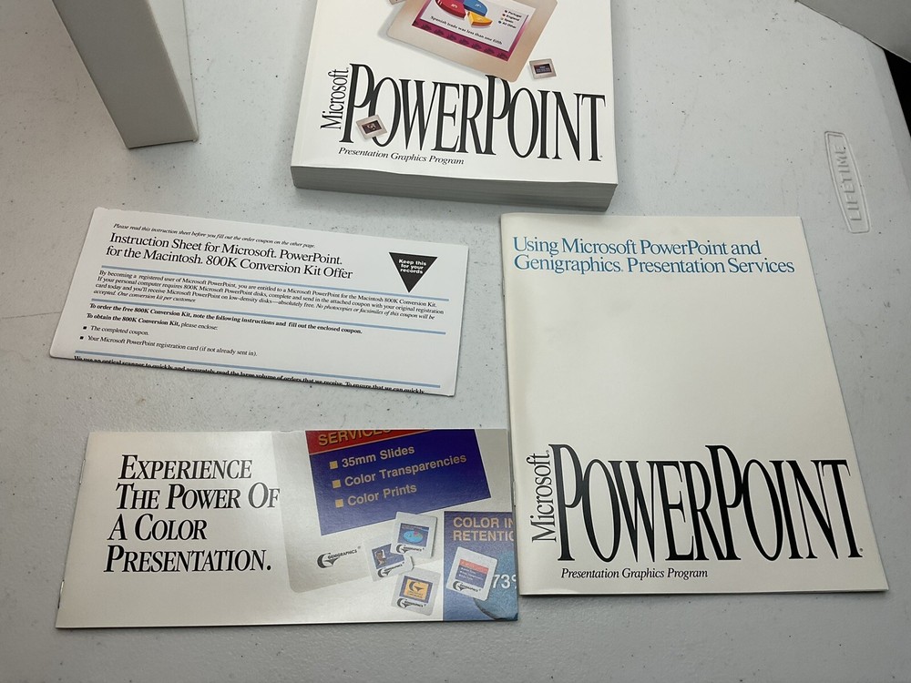Microsoft PowerPoint Handbook: Presentation Graphics Program - Paperback 1992