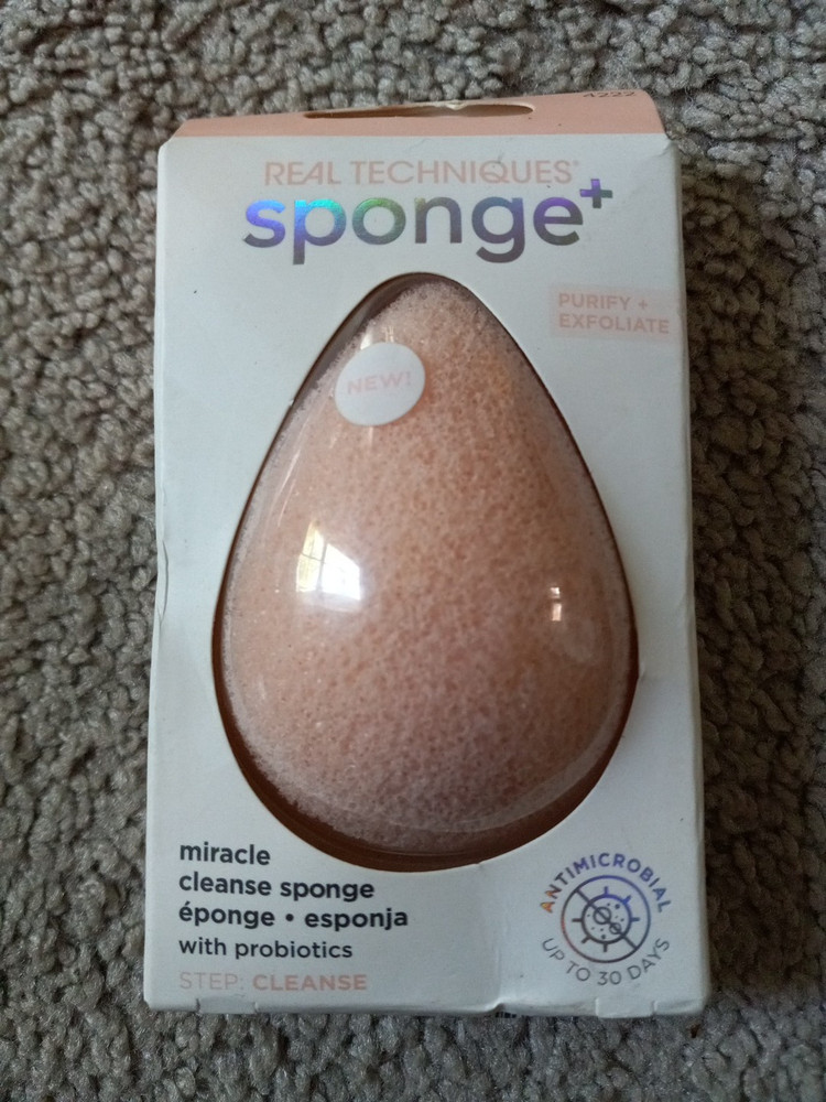 Real Techniques Miracle Cleanse Sponge+ with Probiotics Exfoliate
